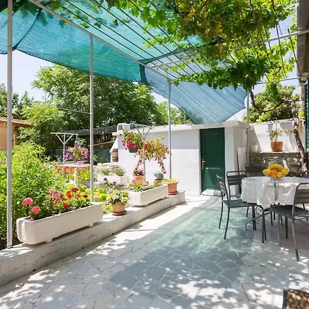 With Private Garden * Split