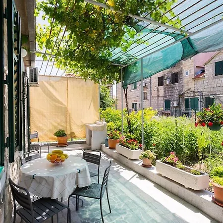 Apartament With Private Garden Split